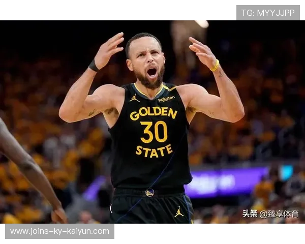 库里连续远投命中，勇士在半场结束前将比分拉大