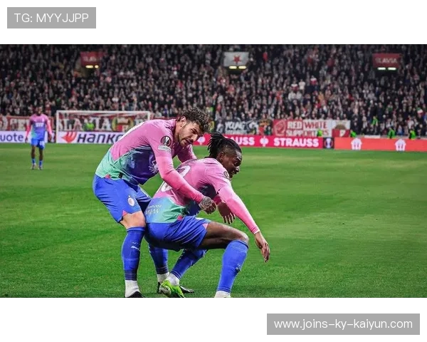 莱奥禁区弧顶远射破门AC米兰领跑